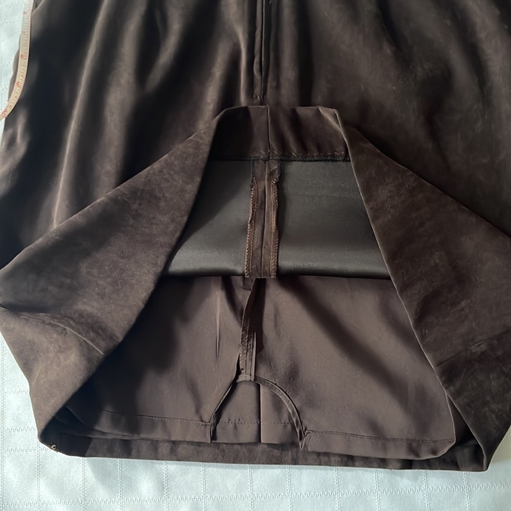 Laura Petites Made in Canada Festival brown faux suede midi skirt rivets. Large - Picture 6 of 9